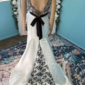 Black and white wedding dress size 2 to 4 satin a-line